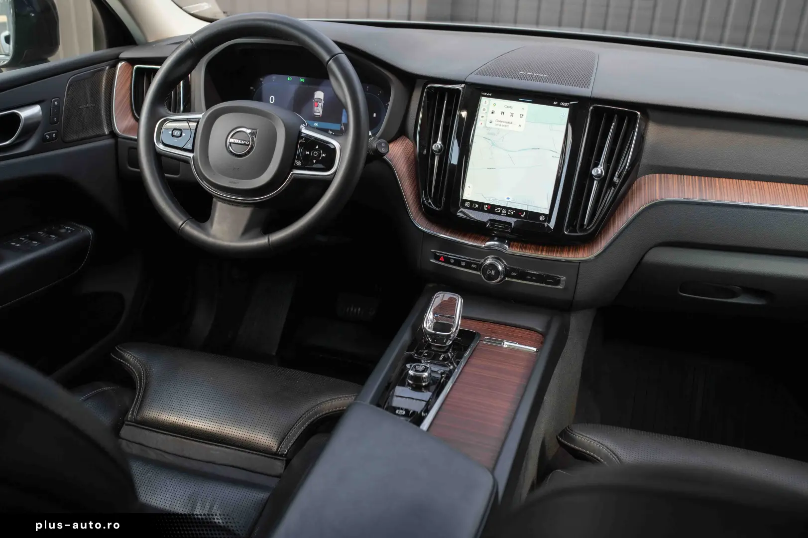 Volvo XC 60 B4 MHEV AT AWD Plus Dark