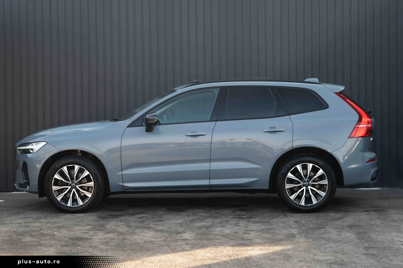 Volvo XC 60 B4 MHEV AT AWD Plus Dark