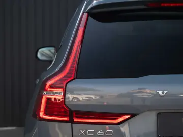 Volvo XC 60 B4 MHEV AT AWD Plus Dark