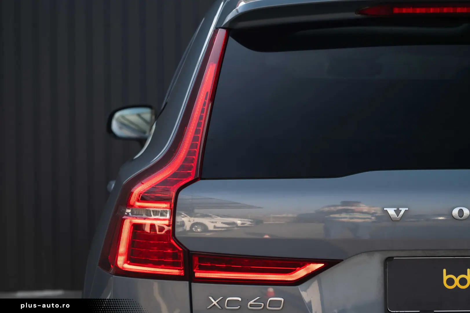 Volvo XC 60 B4 MHEV AT AWD Plus Dark