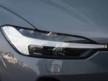 Volvo XC 60 B4 MHEV AT AWD Plus Dark