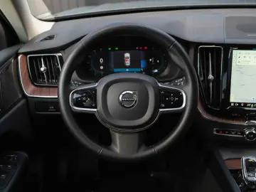 Volvo XC 60 B4 MHEV AT AWD Plus Dark