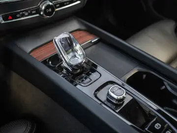 Volvo XC 60 B4 MHEV AT AWD Plus Dark