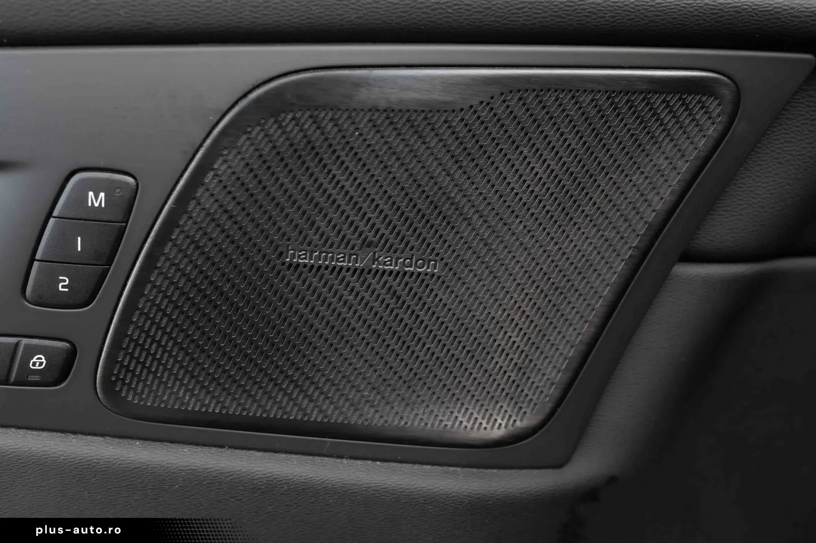 Volvo XC 60 B4 MHEV AT AWD Plus Dark