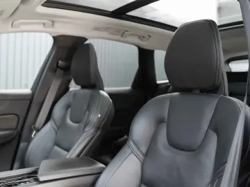 Volvo XC 60 B4 MHEV AT AWD Plus Dark