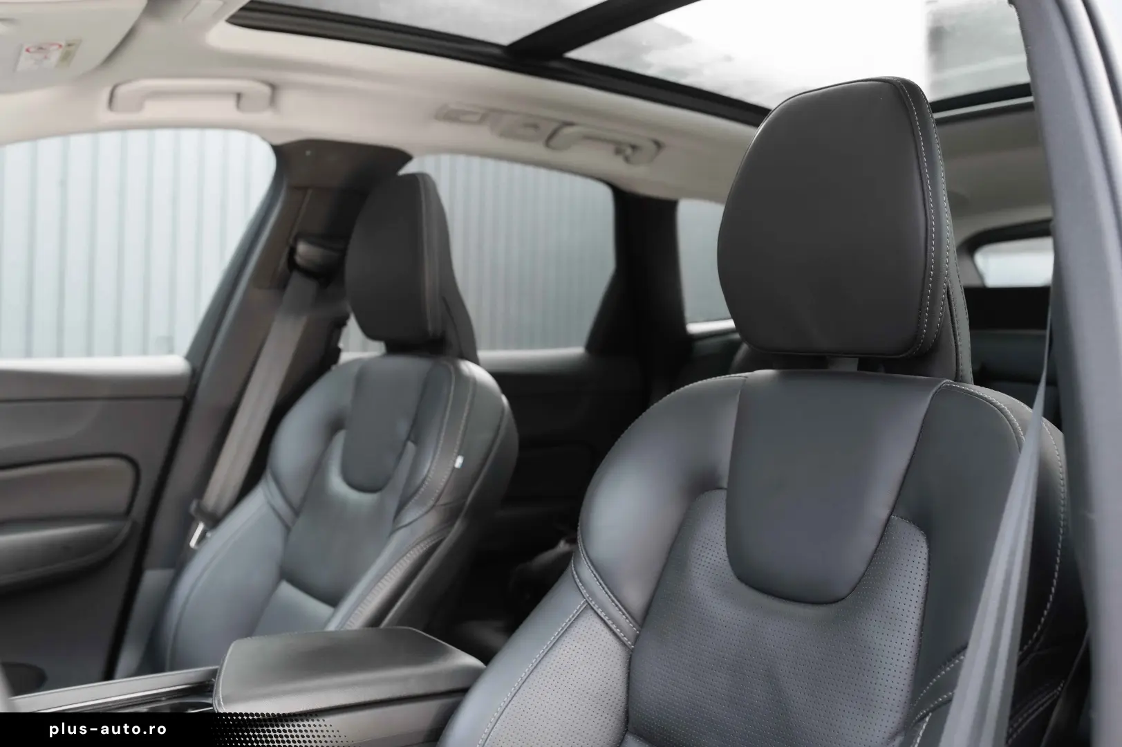 Volvo XC 60 B4 MHEV AT AWD Plus Dark