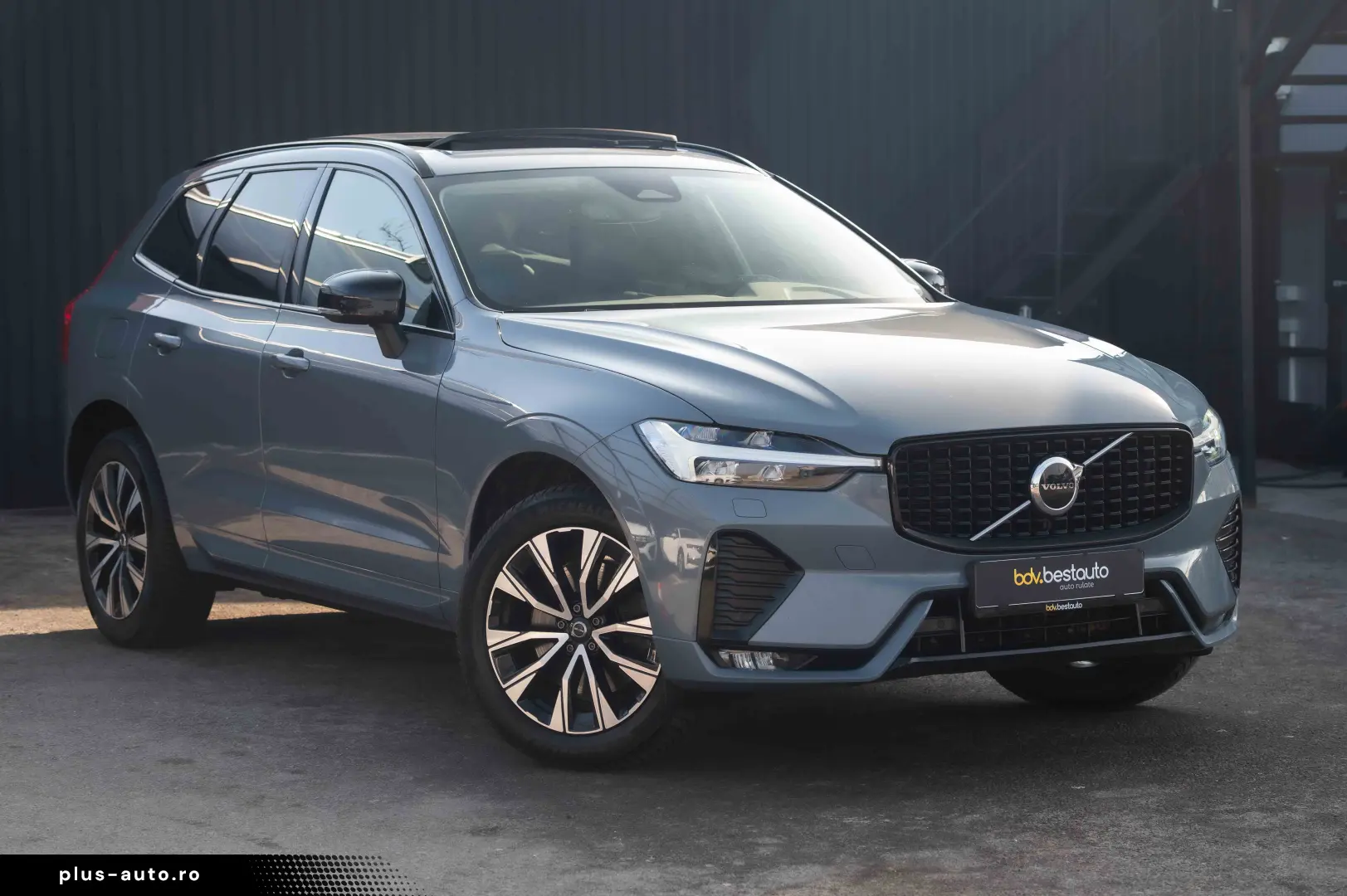 Volvo XC 60 B4 MHEV AT AWD Plus Dark
