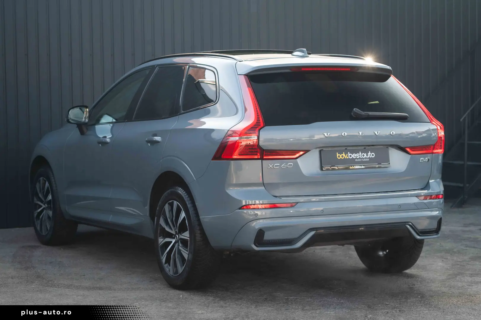 Volvo XC 60 B4 MHEV AT AWD Plus Dark