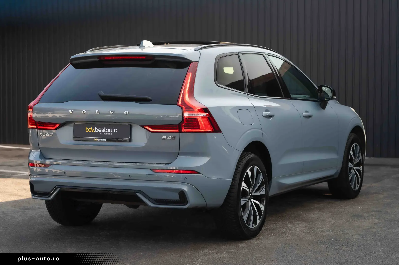 Volvo XC 60 B4 MHEV AT AWD Plus Dark