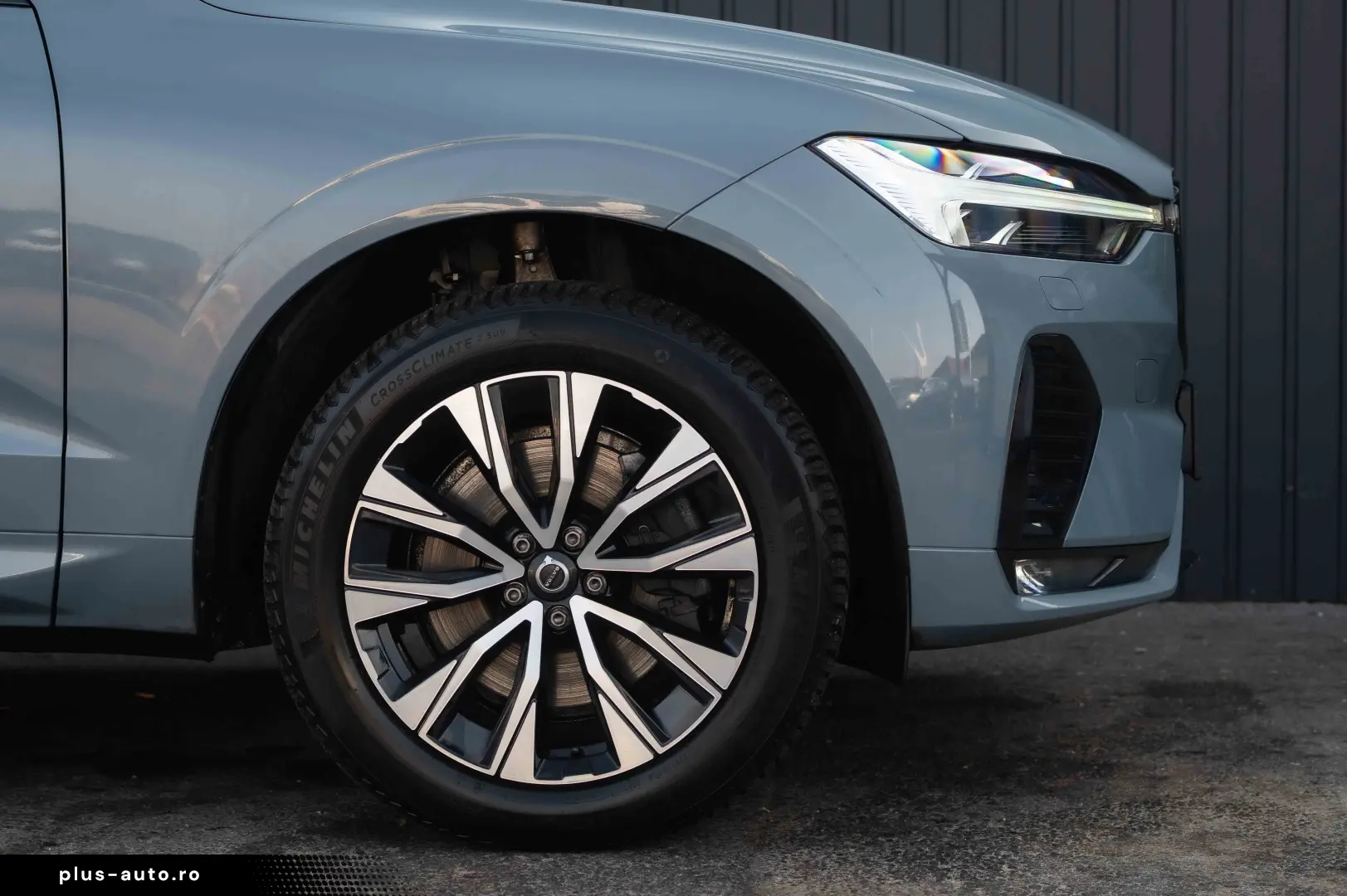 Volvo XC 60 B4 MHEV AT AWD Plus Dark