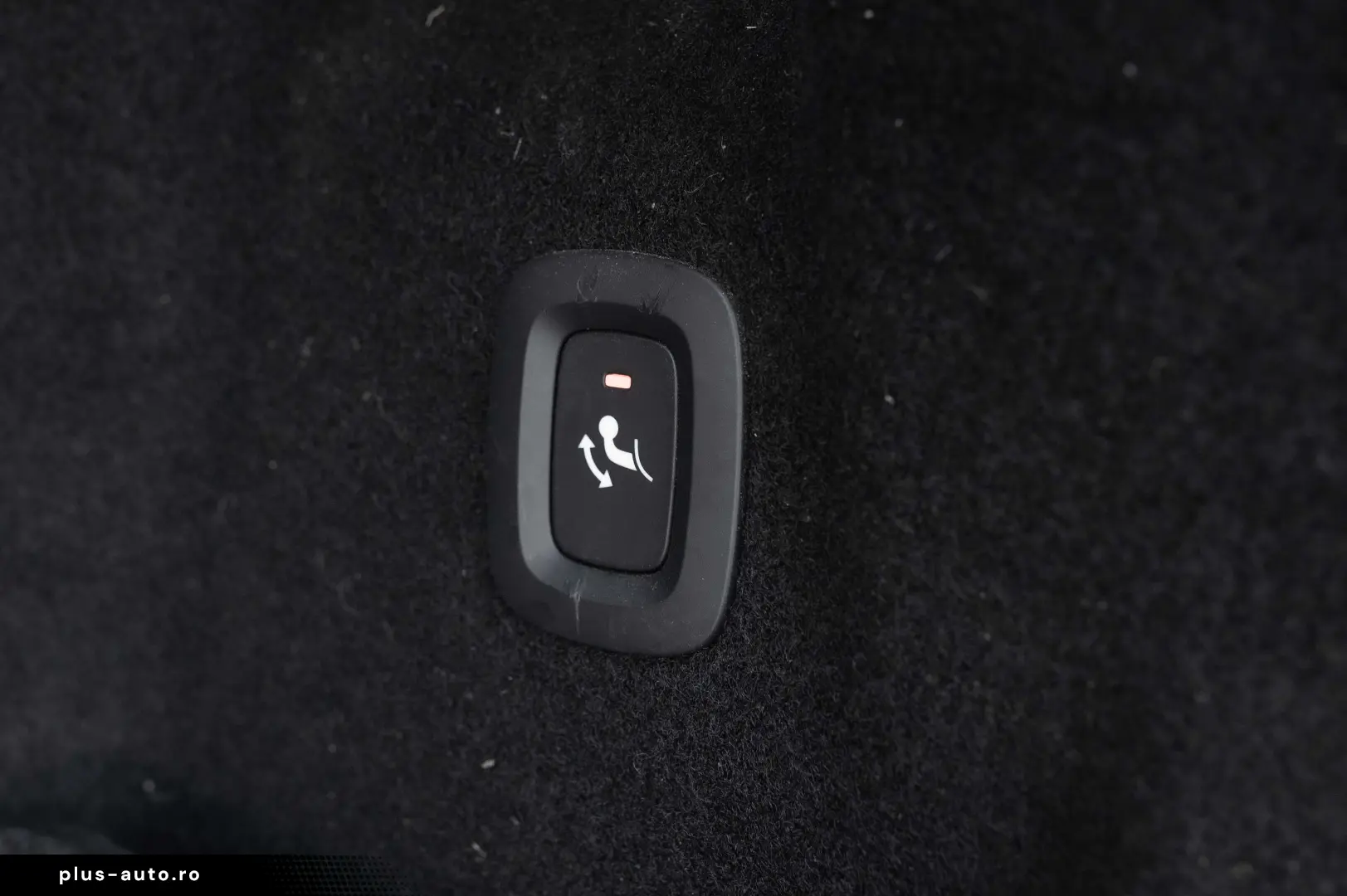 Volvo XC 60 B4 MHEV AT AWD Plus Dark