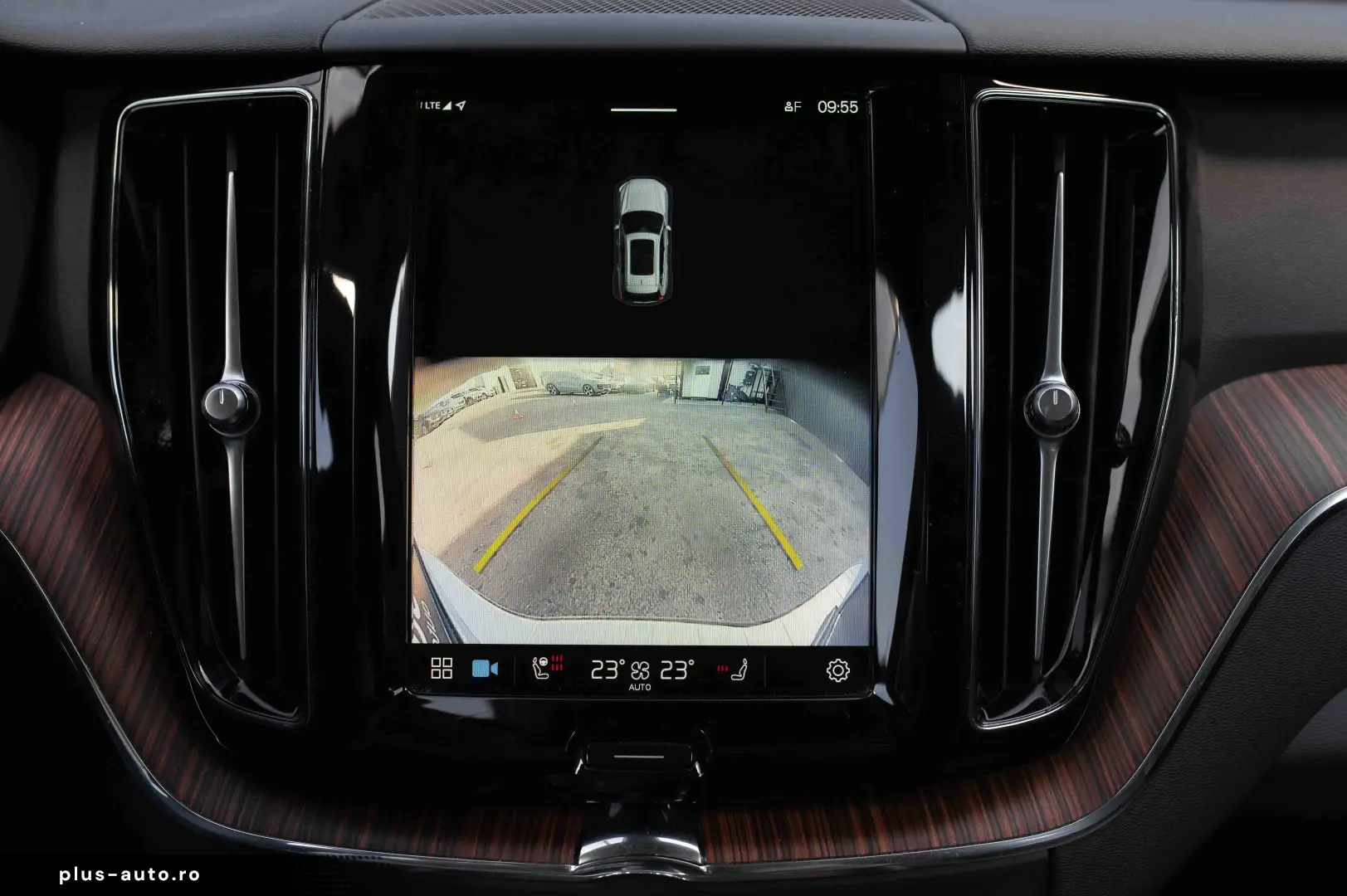 Volvo XC 60 B4 MHEV AT AWD Plus Dark