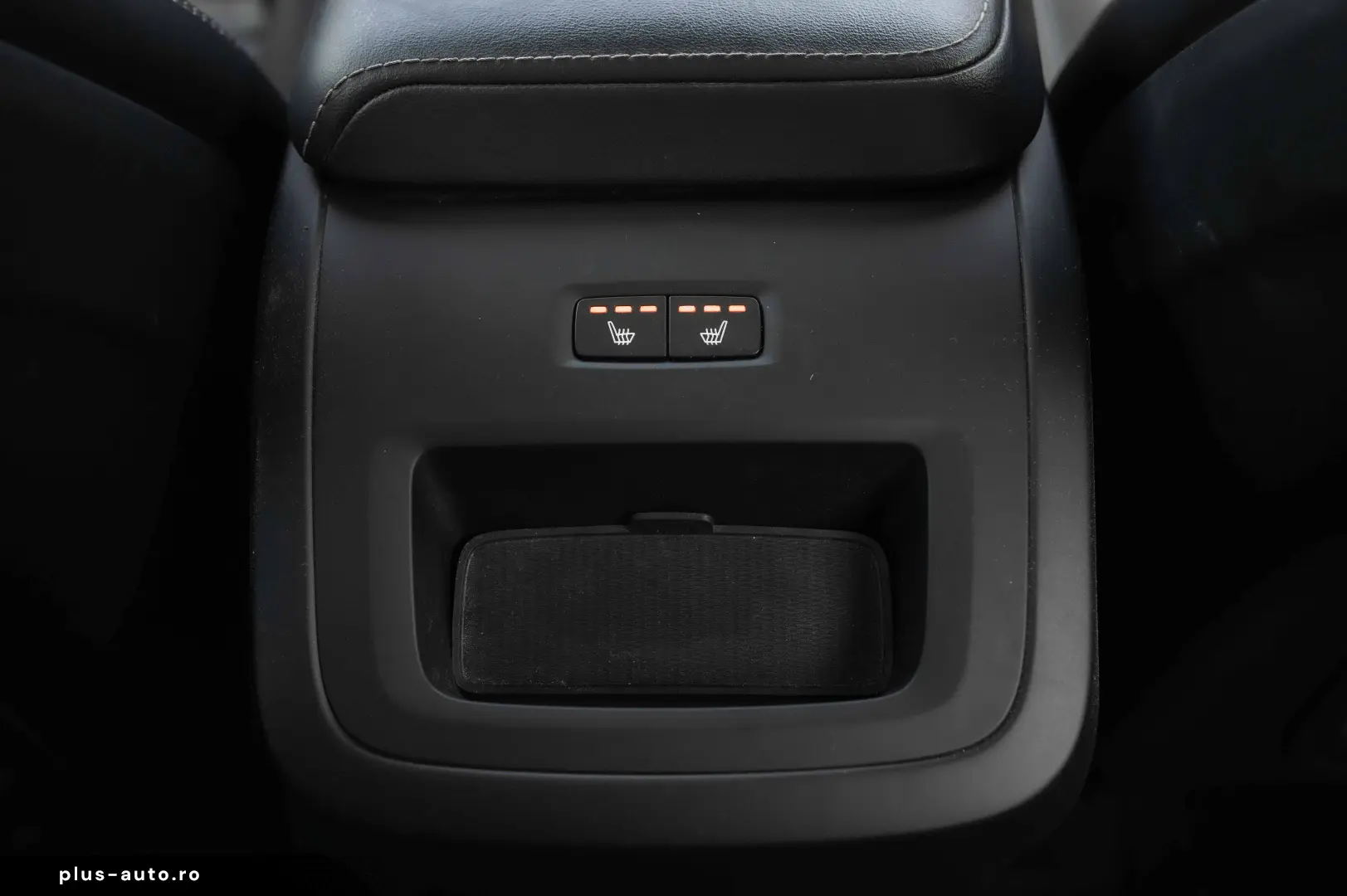 Volvo XC 60 B4 MHEV AT AWD Plus Dark