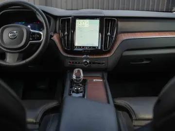 Volvo XC 60 B4 MHEV AT AWD Plus Dark