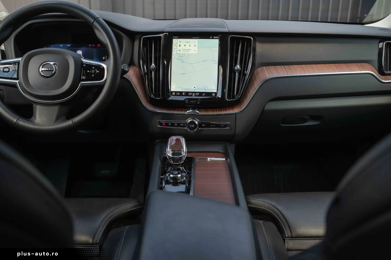 Volvo XC 60 B4 MHEV AT AWD Plus Dark