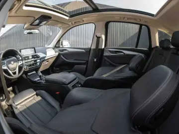 BMW X3 xDrive30e Plug-In Hybrid