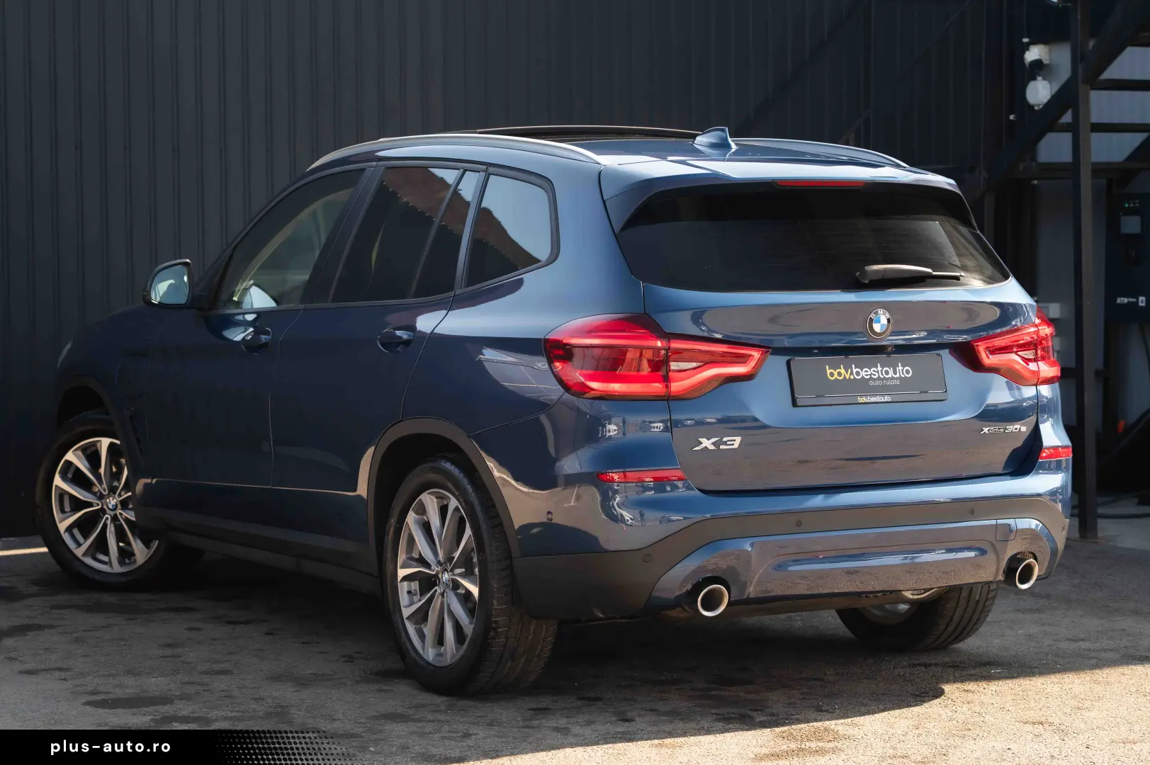 BMW X3 xDrive30e Plug-In Hybrid