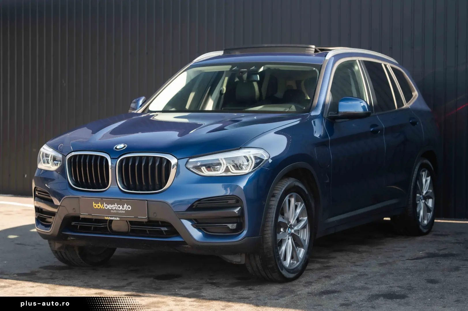 BMW X3 xDrive30e Plug-In Hybrid