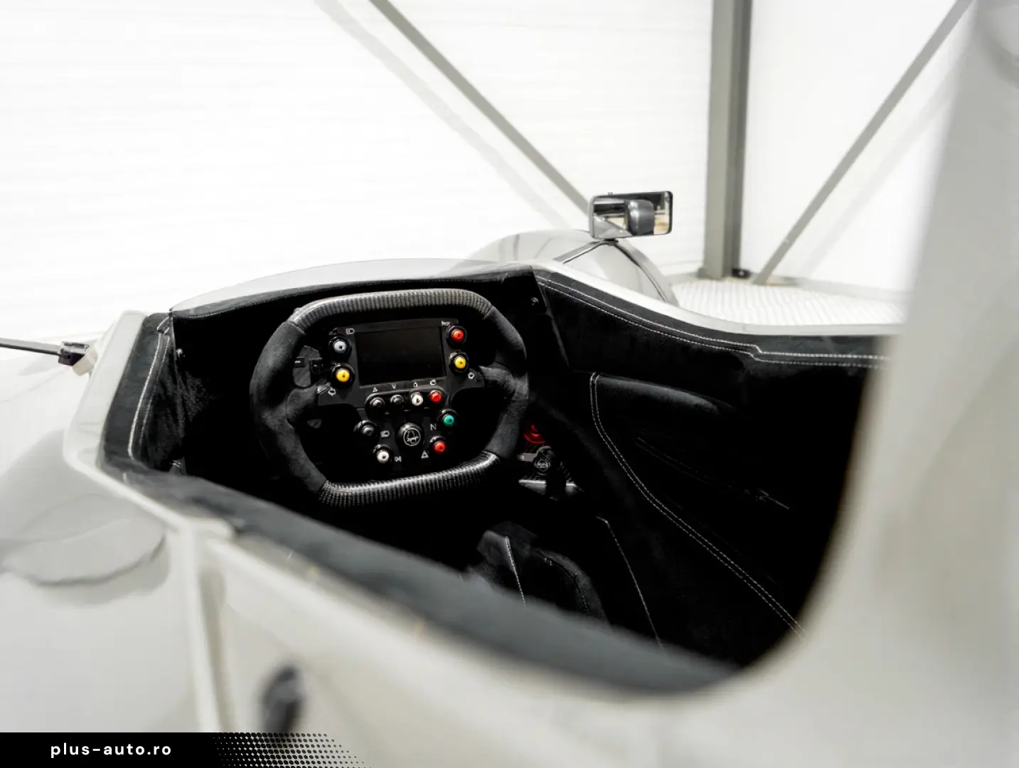 Briggs Automotive BAC Mono - Remorca inchisa inclusa