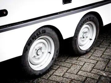 Briggs Automotive BAC Mono - Remorca inchisa inclusa