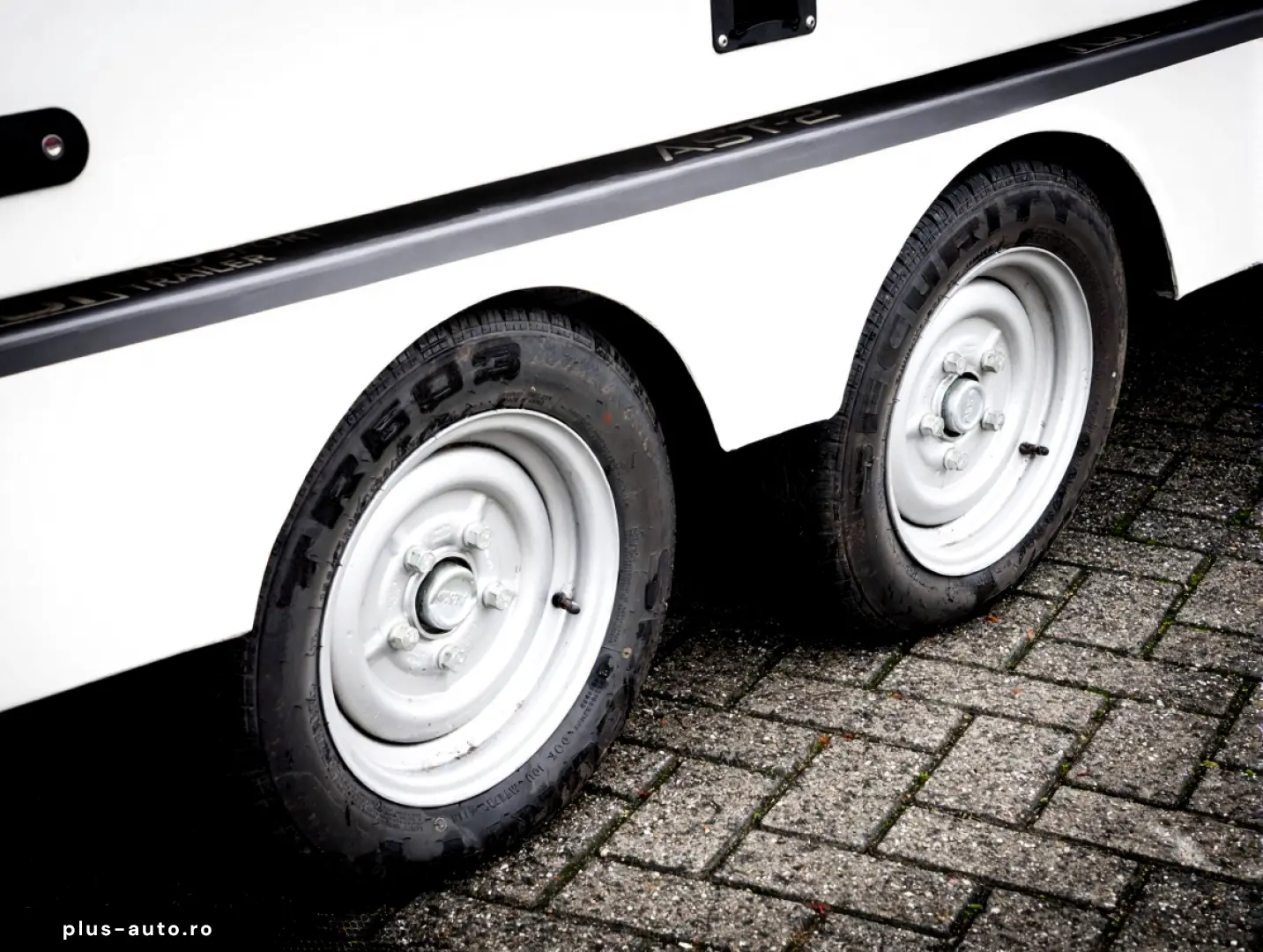 Briggs Automotive BAC Mono - Remorca inchisa inclusa