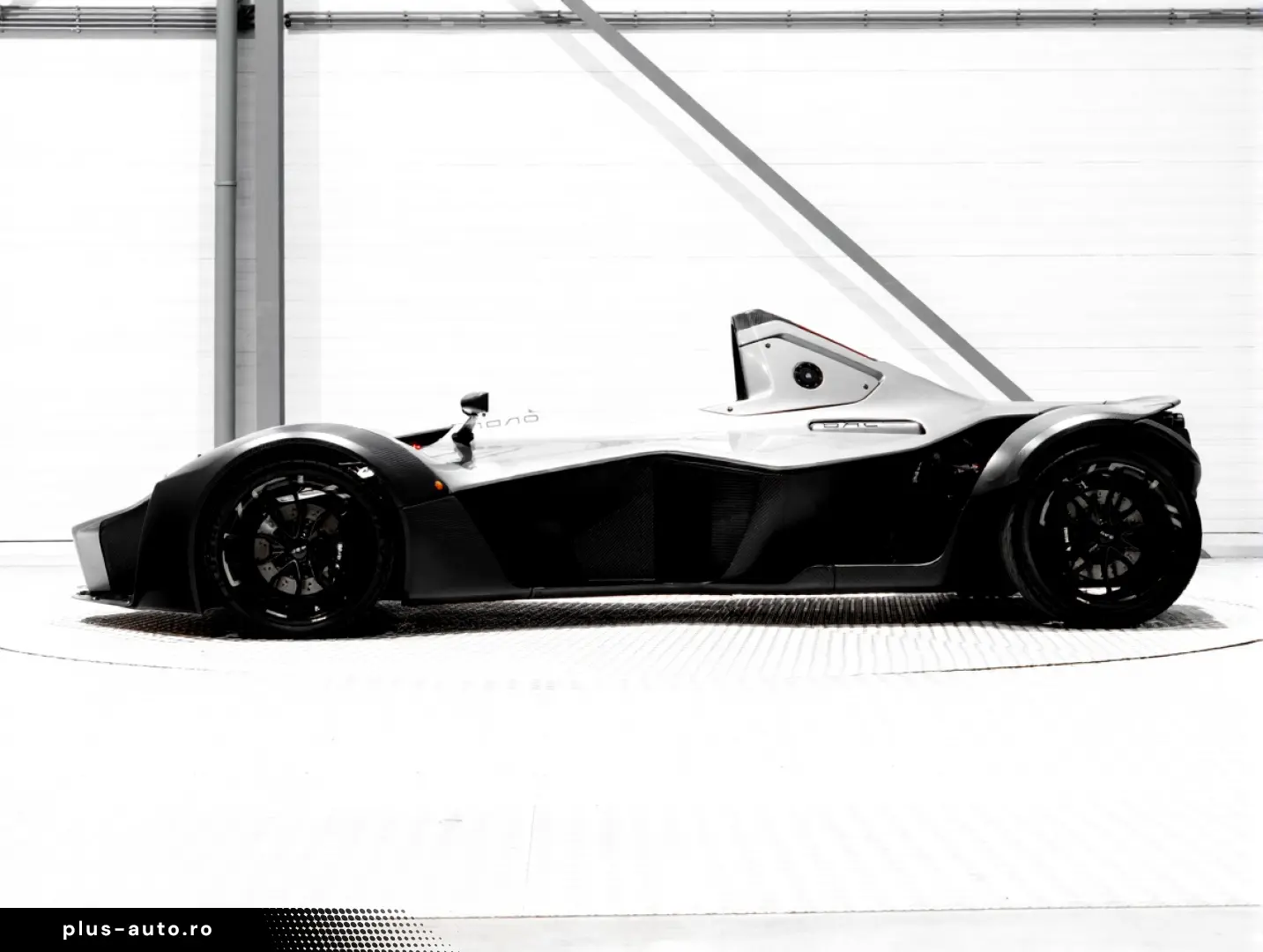 Briggs Automotive BAC Mono - Remorca inchisa inclusa