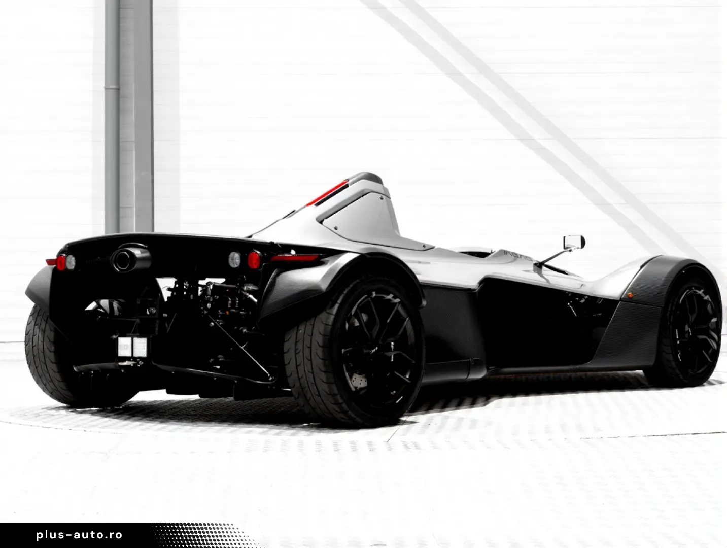 Briggs Automotive BAC Mono - Remorca inchisa inclusa