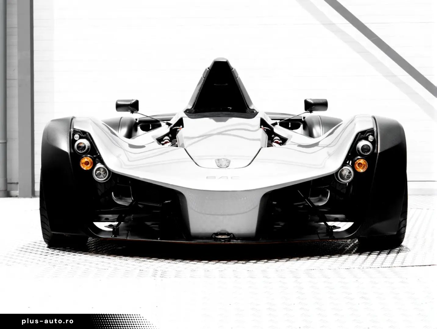 Briggs Automotive BAC Mono - Remorca inchisa inclusa