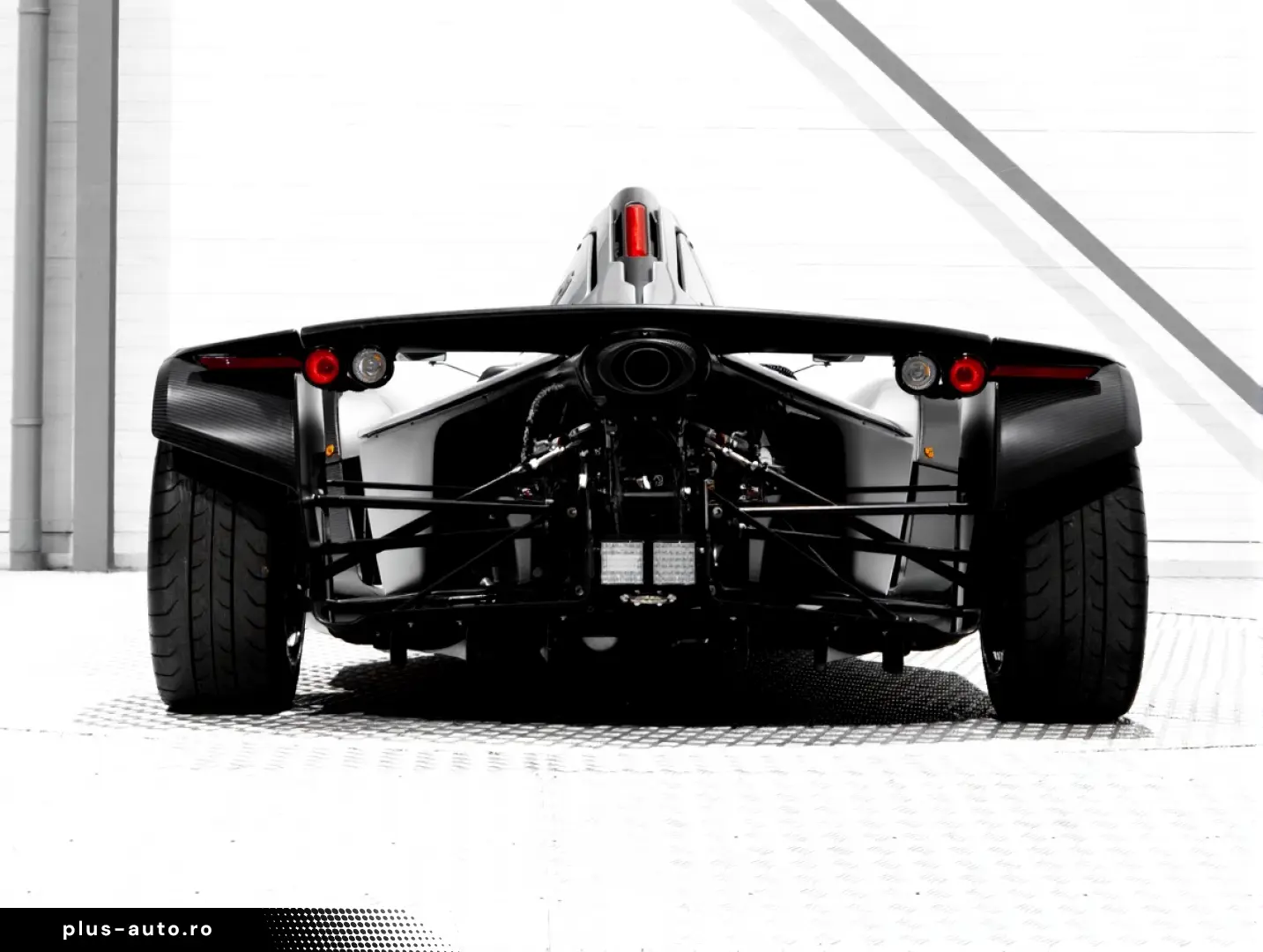 Briggs Automotive BAC Mono - Remorca inchisa inclusa