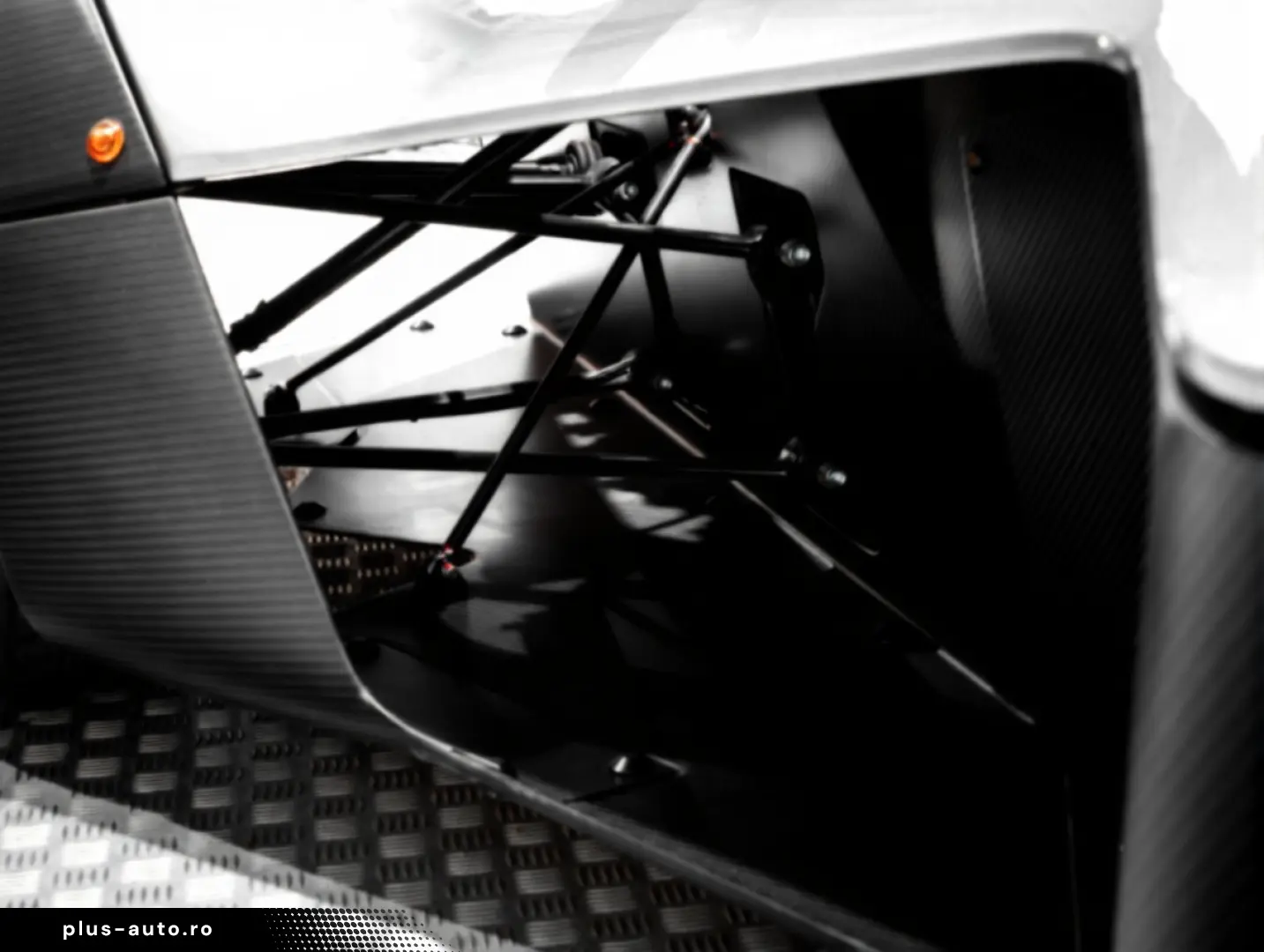 Briggs Automotive BAC Mono - Remorca inchisa inclusa