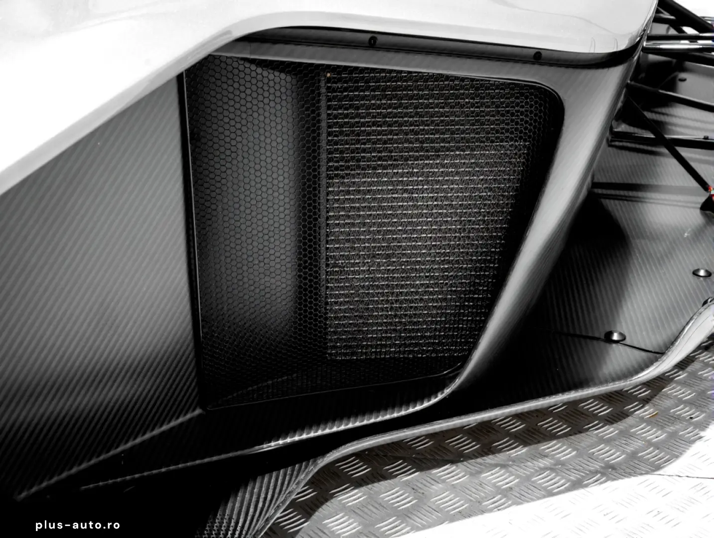 Briggs Automotive BAC Mono - Remorca inchisa inclusa