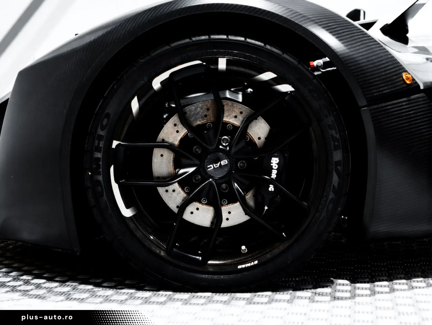 Briggs Automotive BAC Mono - Remorca inchisa inclusa