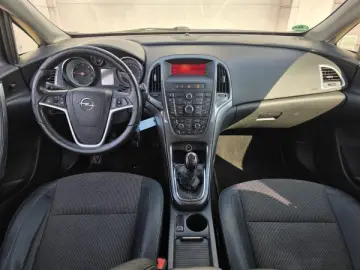 OPEL ASTRA J   An 2013   Motor 2 0