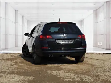 OPEL ASTRA J   An 2013   Motor 2 0