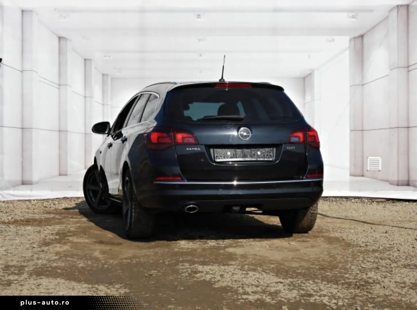 OPEL ASTRA J   An 2013   Motor 2 0