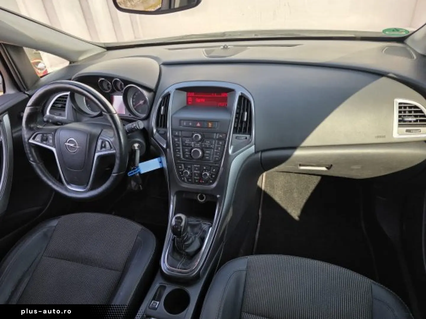 OPEL ASTRA J   An 2013   Motor 2 0
