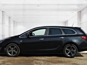 OPEL ASTRA J   An 2013   Motor 2 0