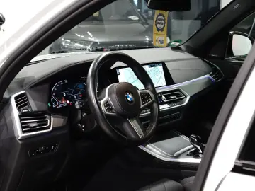 BMW X5 30d M-PAKET 7SITZ ACC LUFT PANO 3D H&K LASER