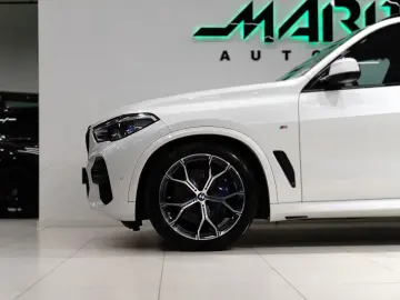 BMW X5 30d M-PAKET 7SITZ ACC LUFT PANO 3D H&K LASER