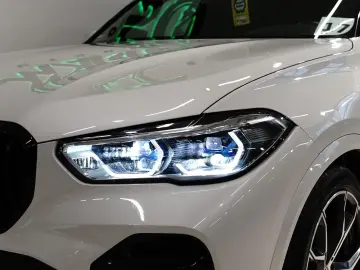 BMW X5 30d M-PAKET 7SITZ ACC LUFT PANO 3D H&K LASER