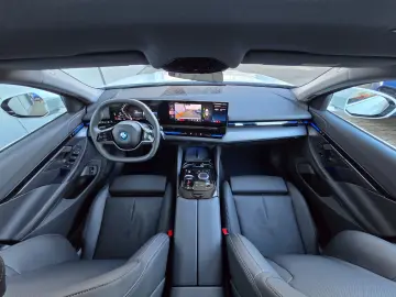 BMW 530e Touring 19´´AHK.ACC ad.LED RFK Dr.Ass  1Hd.