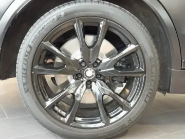 BMW X7 M60 i xDrive M Sport Pro HUD StandHZG AHK Pan