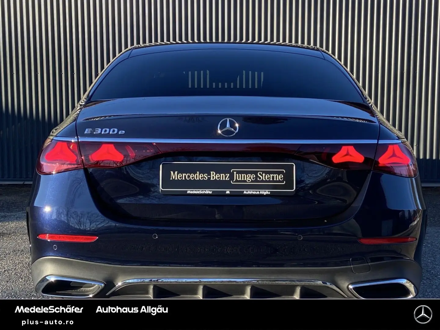 MERCEDES-BENZ E 300 e AMG LEDER Massage Pano Sitzklima 360