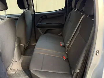 ISUZU D-Max Double Cab 4WD Basis