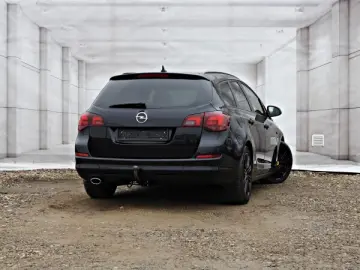 OPEL ASTRA J   An 2011