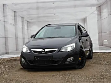 OPEL ASTRA J   An 2011