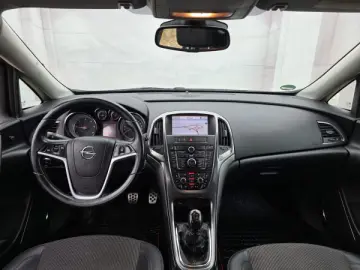 OPEL ASTRA J   An 2011