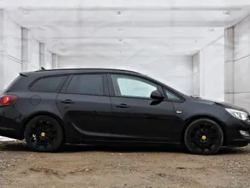 OPEL ASTRA J   An 2011