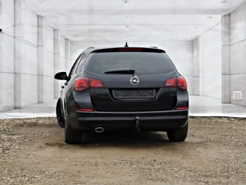 OPEL ASTRA J   An 2011