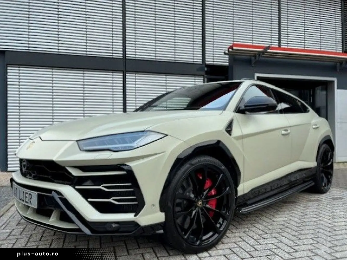 LAMBORGHINI Urus HUD NIGHT VISION B&O 23  REAR SEAT-ENTER.